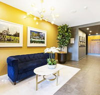 Luxury Apartment Opposite Train Station in Cannon Hill and 17 minutes from the City - Accommodation Daintree