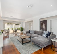 Luxury Family-size Home in Smart Beachside Suburb - Accommodation Daintree