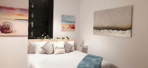 LUXURY KING APARTMENT PARRAMATTA CBD 1 MIN FROM STATION & WESTFIELD Sleeps 4 - Accommodation Daintree 1