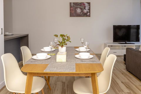 Luxury Modern Apartment In Southport With Hotel Facilities - Accommodation Daintree 3