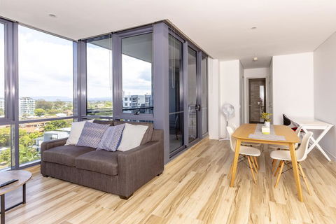 Luxury Modern Apartment In Southport With Hotel Facilities - Accommodation Daintree 2