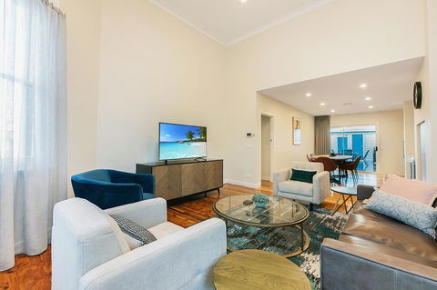 Luxury On The Esplanade - Accommodation Daintree 1