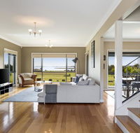 LUXURY WATERFRONT FAMILY HOME-TASMANIA I-L'Abode - Accommodation Daintree