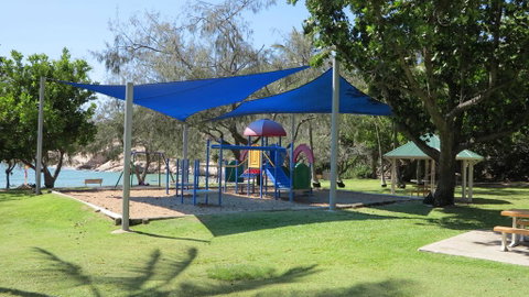 Magnetic Shores Unit 3 - Accommodation Daintree 1
