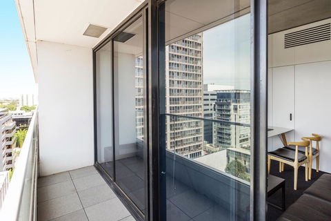 Magnificent Apartment With Spa In Melb - Accommodation Daintree 1
