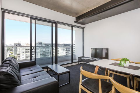 Magnificent Apartment With Spa In Melb - Accommodation Daintree 0