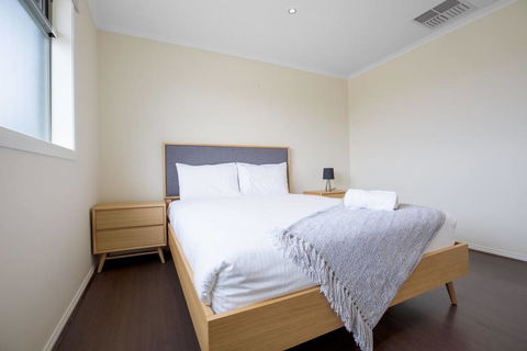 Magnificent Lux Stay@Mont Albert 4BR/WIFI/Garage - Accommodation Daintree 2