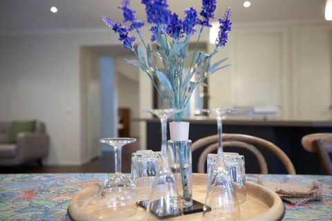 Magnificent Lux Stay@Mont Albert 4BR/WIFI/Garage - Accommodation Daintree 1