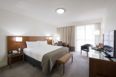 Majestic Roof Garden Hotel - Accommodation Daintree 0