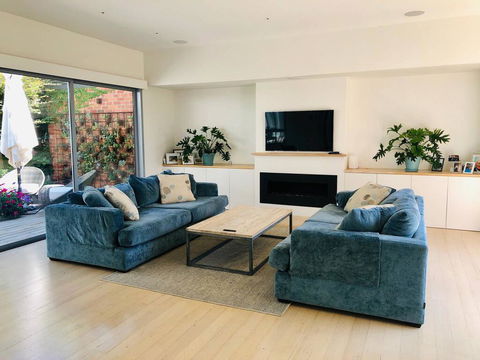 Malvern 3 Bedroom Delight - Accommodation Daintree 0
