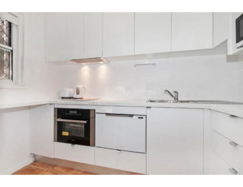Manly Tranquil Escape - Modern Flat With Pool - Accommodation Daintree 1