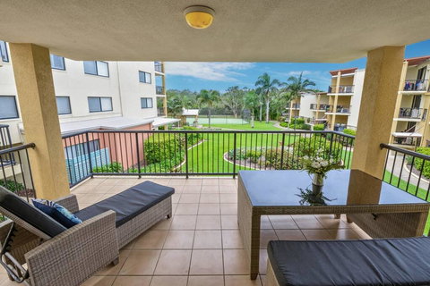 Marcoola Beachfront 3BR -Pool-100m To The Beach. - Accommodation Daintree 2