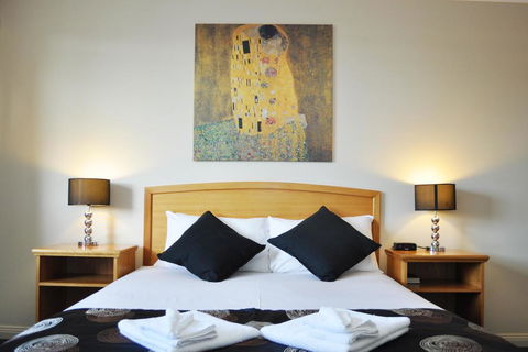 Meadowbrook Hotel Brisbane - Accommodation Daintree 0