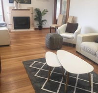Melbourne delightful  comfortable home. Sleeps 10. Walk to train. 17 km from CBD. - Accommodation Daintree