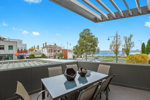 Melbourne Holiday Apartments Williamstown - Accommodation Daintree 2