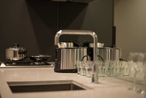 Melbourne Sky View 1 Bedroom Apt@La Trobe Tower - Accommodation Daintree 3