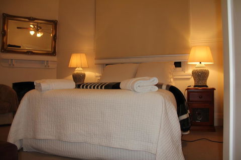 Mentor Chambers Apartment Bed & Breakfast - Accommodation Daintree 2