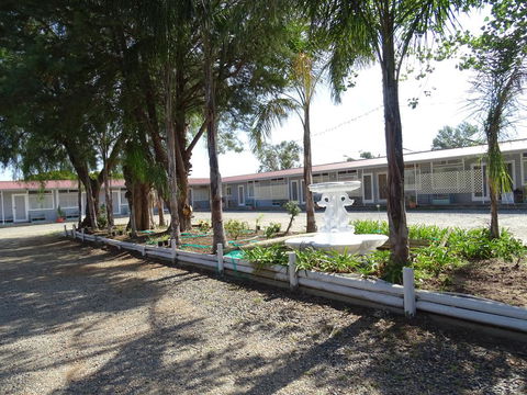 Mercury Motor Inn - Accommodation Daintree 1
