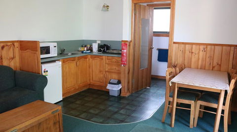 Meredith House & Apartments Strahan - Accommodation Daintree 3