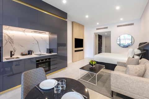 Meriton Suites Broadbeach - Accommodation Daintree 2