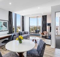 Meriton Suites Mascot Central - Accommodation Daintree