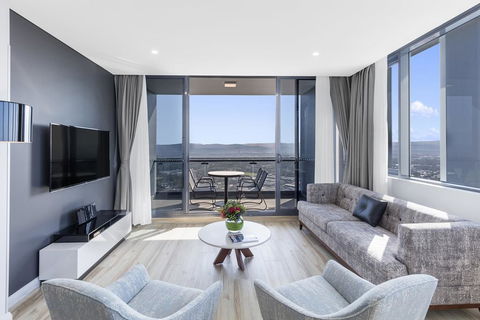 Meriton Suites Southport - Accommodation Daintree 0