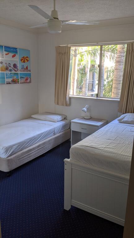 Mermaid Beach Apartment - Accommodation Daintree 3