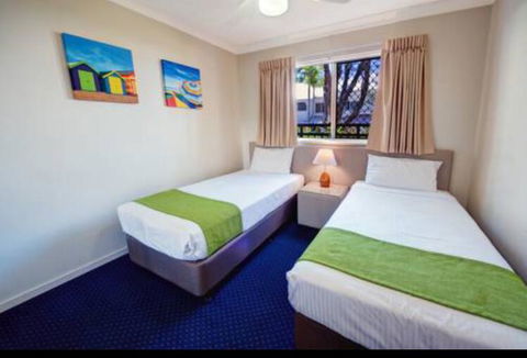 Mermaid Beach Apartment - Accommodation Daintree 2