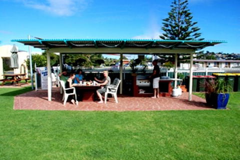 Mermaid Holiday Units - Accommodation Daintree 2