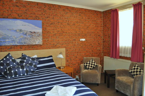 Merrijig Motor Inn - Accommodation Daintree 0