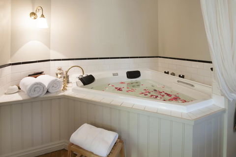 Merrow Cottages - Forest Edge - Accommodation Daintree 3