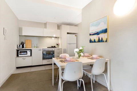 MH020 # Melbourne East Of The Sun - Accommodation Daintree 3