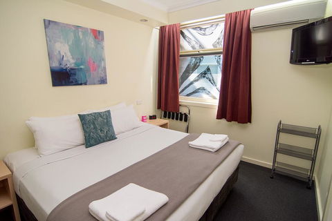 Miami Hotel Melbourne - Accommodation Daintree 1