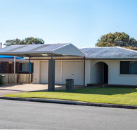 Michael Street 39 Golden Beach - Accommodation Daintree
