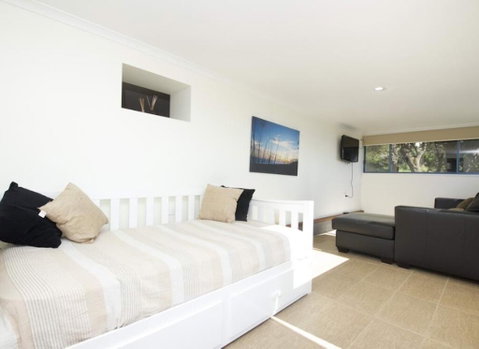 Mick's Apartment - Seal Rocks Beachfront - Accommodation Daintree 1