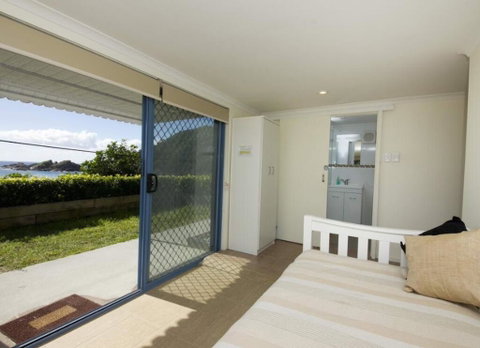 Mick's Apartment - Seal Rocks Beachfront - Accommodation Daintree 2