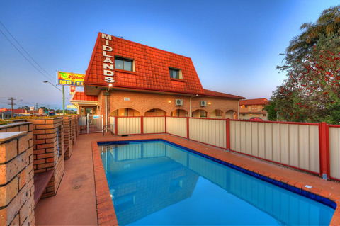 Midlands Motel - Accommodation Daintree 1