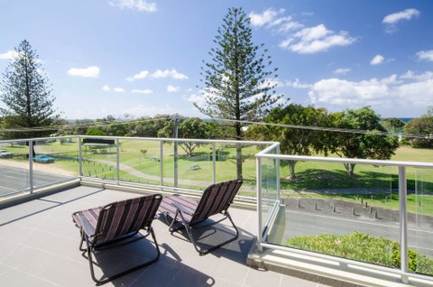 Ming Apartments #3 - 3/236 Marine Parade - Accommodation Daintree 2