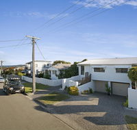Minutes walk to Peregian Beach and surf - Unit 1/28 Pelican Street - Accommodation Daintree
