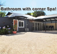 MODERN  LUXURIOUS WITH SPA BATH - Accommodation Daintree