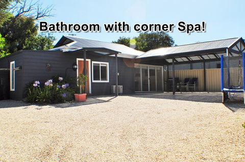MODERN & LUXURIOUS WITH SPA BATH! - Accommodation Daintree 0