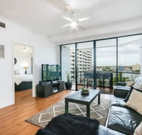 Modern 2 Bedroom River View Apartment in Docklands - Accommodation Daintree