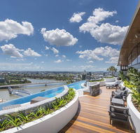 Modern Apartment in South Brisbane Infinity Pool - Accommodation Daintree