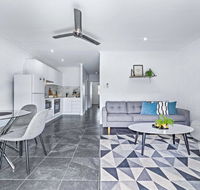 Modern Beach Front Apartment - Accommodation Daintree