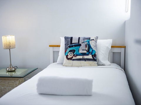 Modern Contemporary Southport Apartment - Accommodation Daintree 1