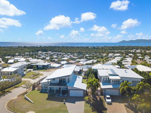 Modern Luxury Ocean Views - Accommodation Daintree 2