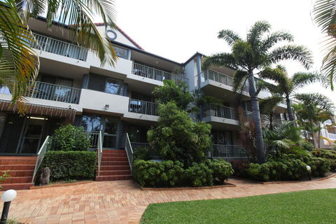 Montana Palms Resort - Accommodation Daintree 2