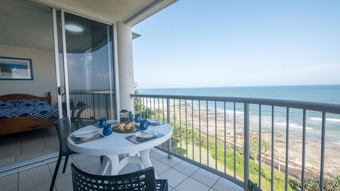 Monterey Lodge Unit 16, 27 Warne Terrace. Kings Beach - Accommodation Daintree 0