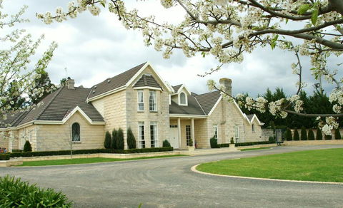Montfort Manor - Accommodation Daintree 0