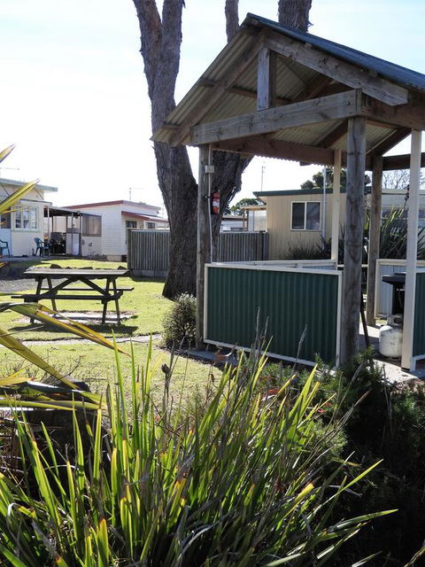Moomba Holiday And Caravan Park - Accommodation Daintree 3